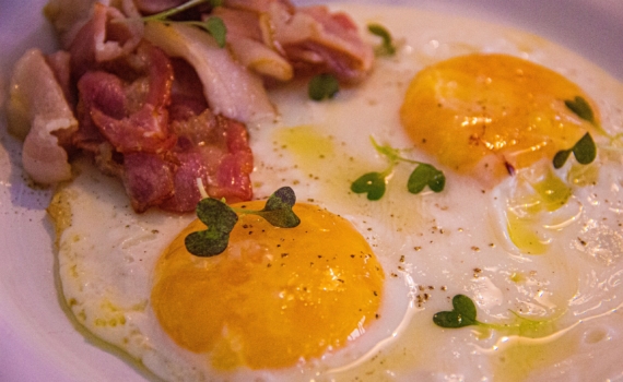 Секрет идеальной яичницы: какие жиры оказались полезнее растительного масла